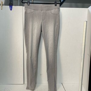 Old Navy women Mid-Rise pants size 6 Gray